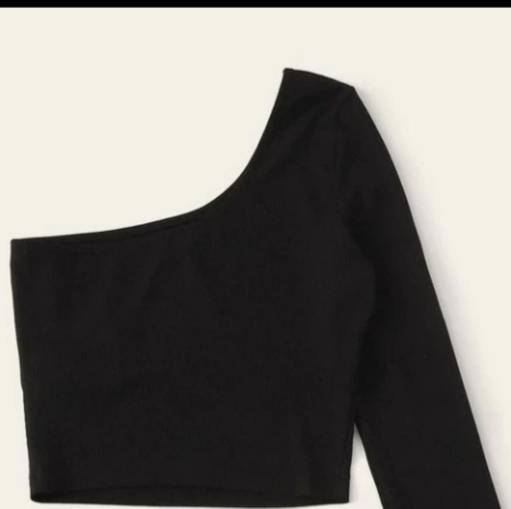 One shoulder crop top
